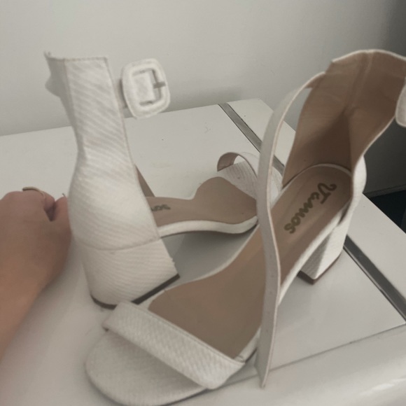 White sandals - Picture 4 of 4